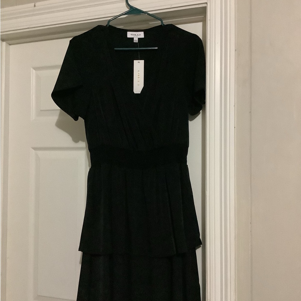 Simple black dress that can be worn everywhere